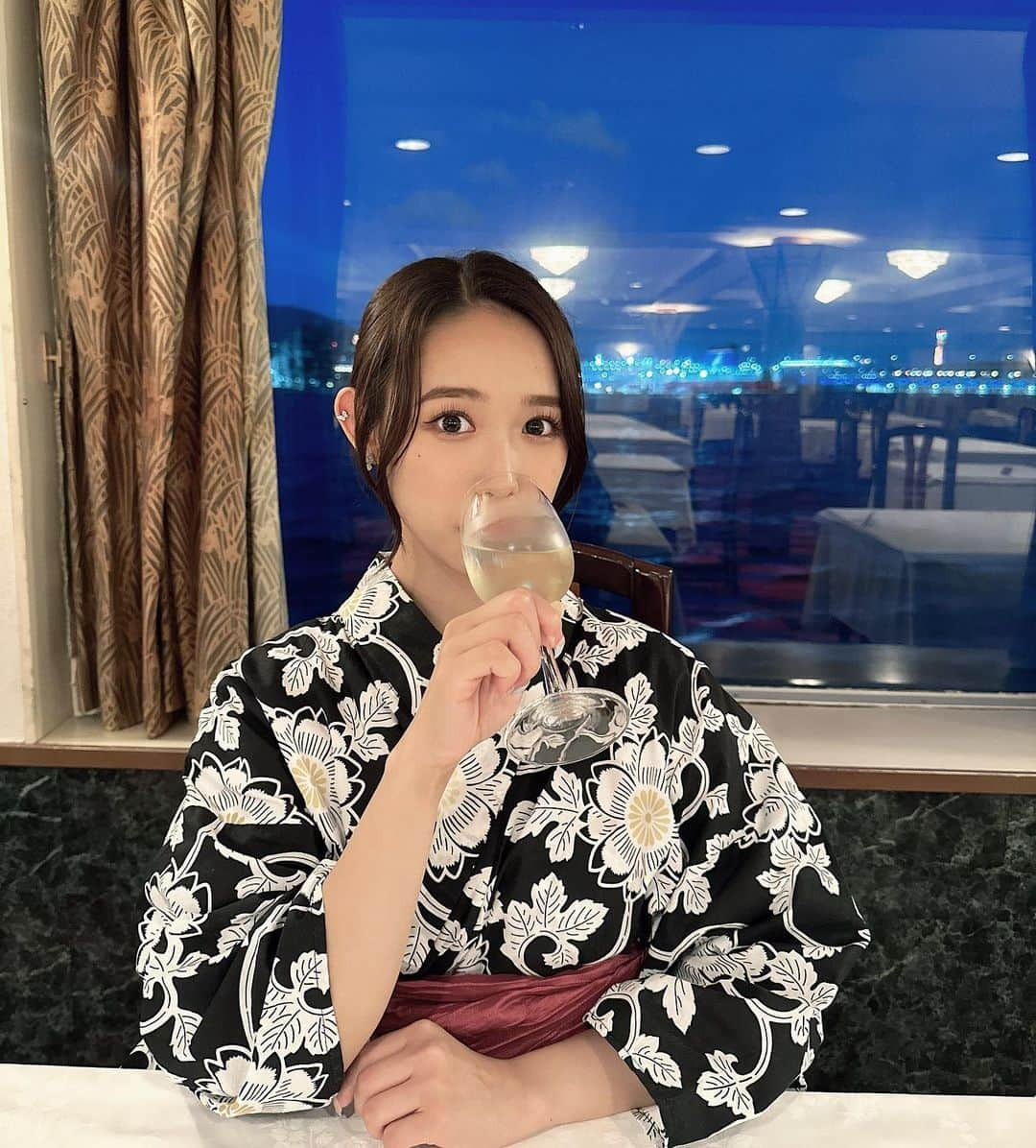 山本瑠香さんのインスタグラム写真 - (山本瑠香Instagram)「クルージング🚢♡✨  ルミナス神戸でビアガーデンを🍻🫧  浴衣で行くと半額って知って 行くしかない！と思って行ってきました🫶🏻  夏の投稿まだまだ載せたいのあって もう秋やのに夏らしい投稿続くけど すみません🥲 まあだれも気にしてないか〜！！ . . . #神戸 #神戸観光 #神戸グルメ #神戸ディナー #神戸クルージング  #クルージング #クルージングディナー #ルミナス #ルミナス神戸 #ビアガ  #ビアガーデン #浴衣 #浴衣女子 #浴衣ヘアアレンジ #浴衣ヘア #浴衣コーデ」10月3日 18時05分 - ruka_1010_team8