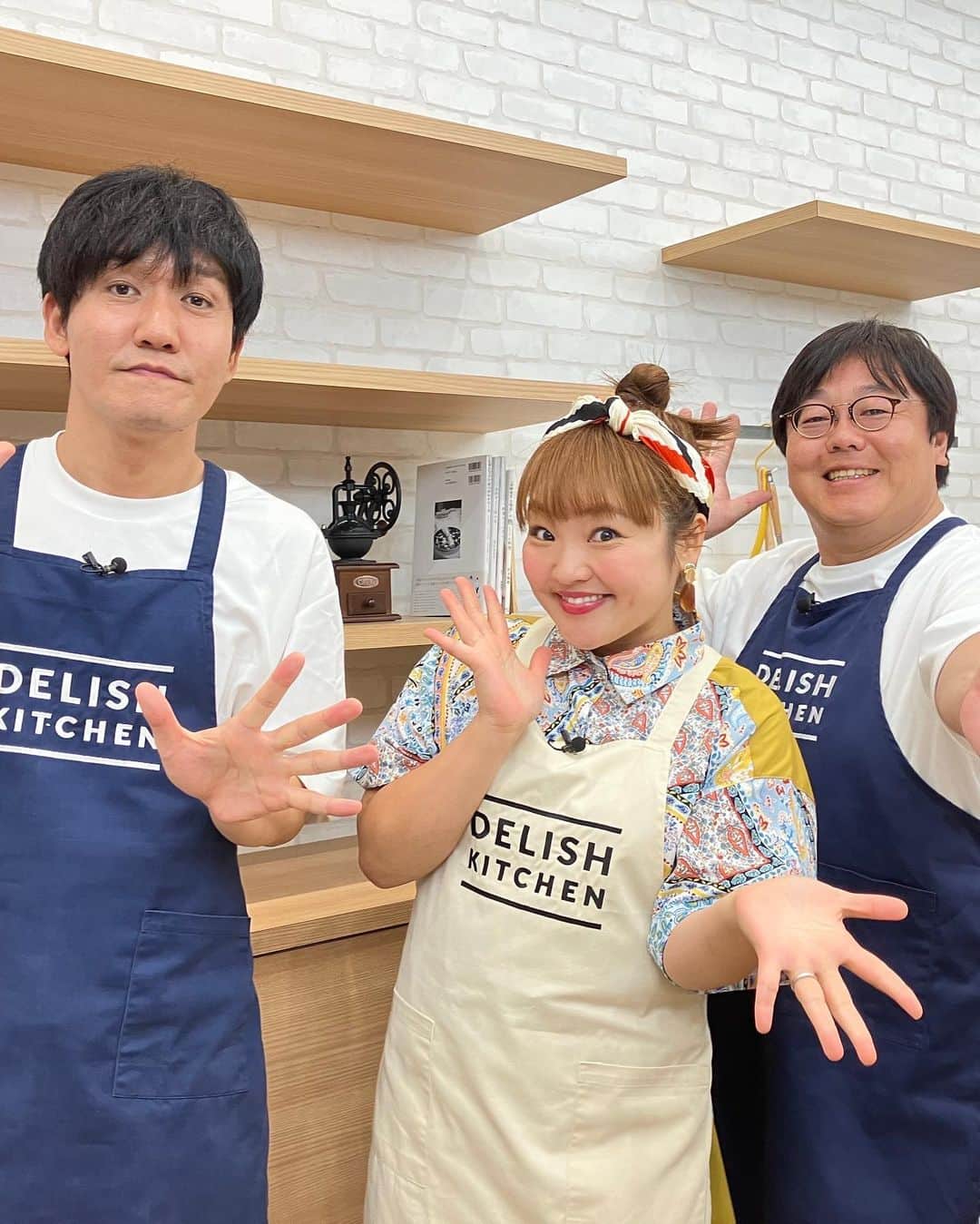 のインスタグラム：「💛DELISH KITCHENのYouTube番組💛 ✨🍴「お料理向上委員会」🍴✨  10月の火曜日ゲストに呼んでいただきました〜‼️❤️🍚 (動画はストーリーズにリンクを貼りました！) (毎週火曜日に最新動画が更新されます❣️)  MC #タイムマシーン3号  さんとともに、 🌾新米を楽しむ晩ごはんおかず🍚をお届けします😍  超簡単で超おいしいレシピ😋 動画をみて、一緒に作ってみてね🎶  お料理しながら山本さん、関さんと久しぶりにたくさん喋ったよ🤣(同じ専門学校&同じ太田プロ👍) メイキング動画がＸ(twitter)で、 本編未公開がスレッズで配信されるんだって💛❤️ そちらもまたお知らせするね‼️  👗シャツワンピース　@asknowasplus  👂イヤリング　3COINS  #DELISH KITCHEN #タイムマシーン3号  @yamamoto.tm3  @seki.tm3」