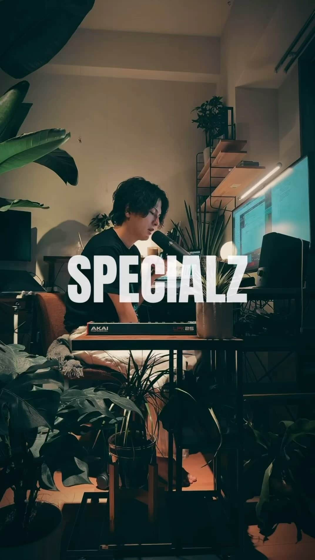 浪岡真太郎のインスタグラム：「SPECIALZ English cover #kinggnu #jujutsukaisen #jjk   #gojo #gojosatoru #getosuguru #japaneseanime #anime #呪術廻戦 #五条悟   #singer #sing #singers #singersongwriter #singerlife #supersinger #cover #coversong #covermusic #musicvideo #karaoke  #japaneseculture #japanesesong   #歌 #歌ってみた #歌うま #歌詞 #歌詞動画 #英語」