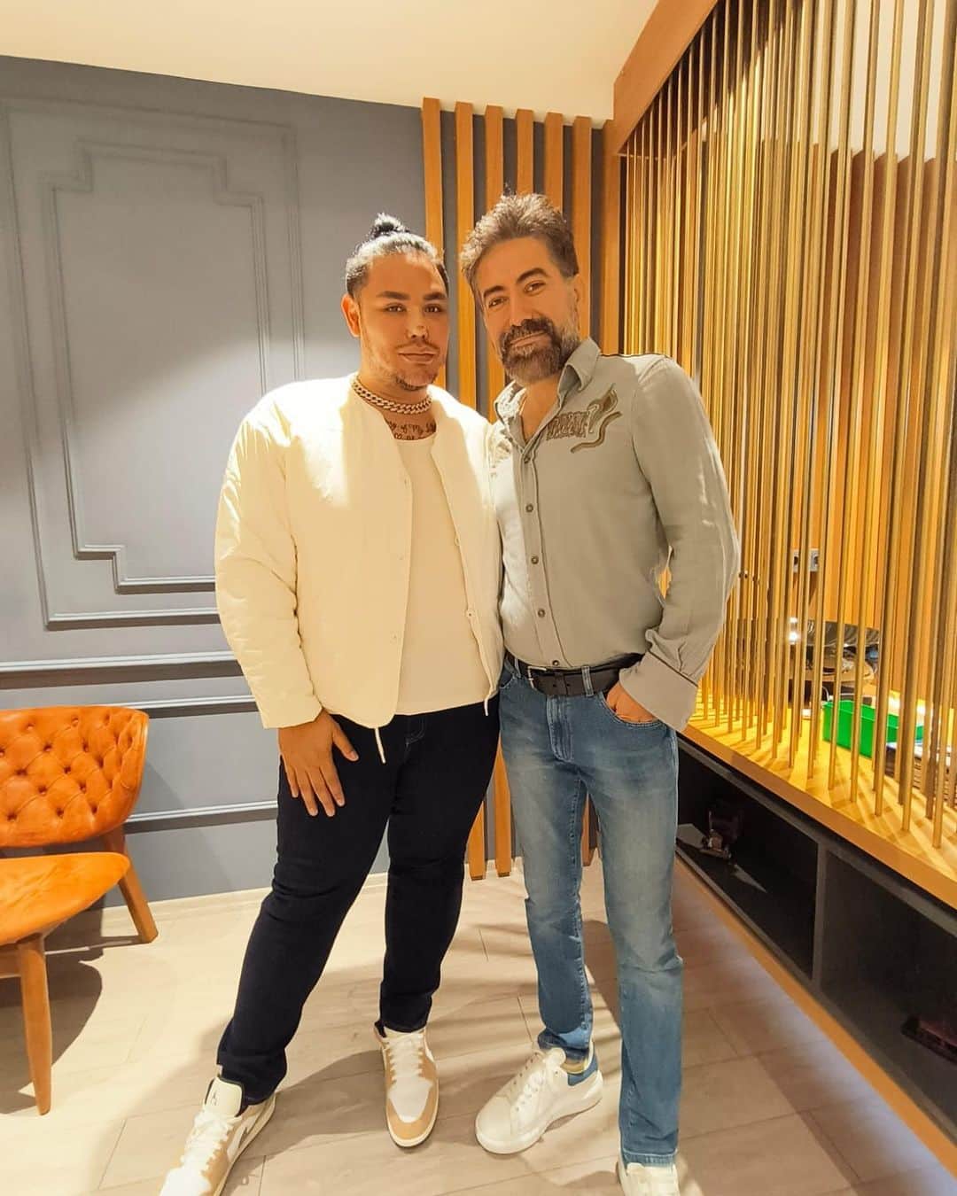 Ivan Gunawanのインスタグラム：「Reuniting with my amazing doctor after few months for controlling and celebrating the transformation post my nose job!  If you want to do something with part of your body, make sure you'll go to the right place. Just like me, went to the best doctor @estetik_burun in Turkiye.  #ivangunawan #selfreward #gifttoyourself  #IgunGoesToTurkiye」