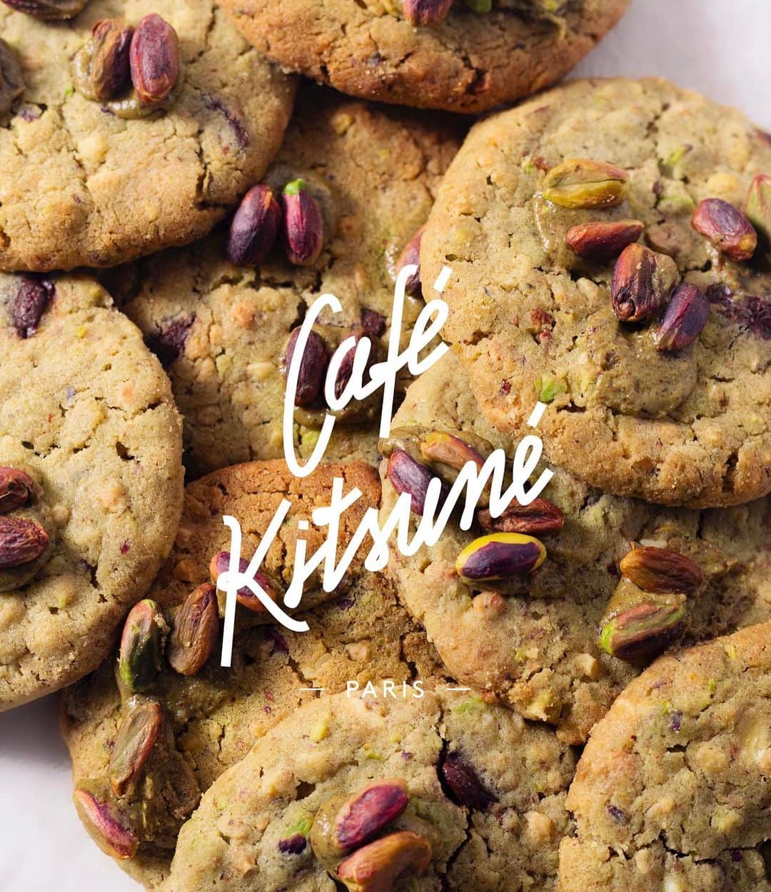 Café Kitsuné Parisのインスタグラム：「Close up on our irresistible pistachio cookie, dive into the heart of this Parisian delicacy 🍪💚」