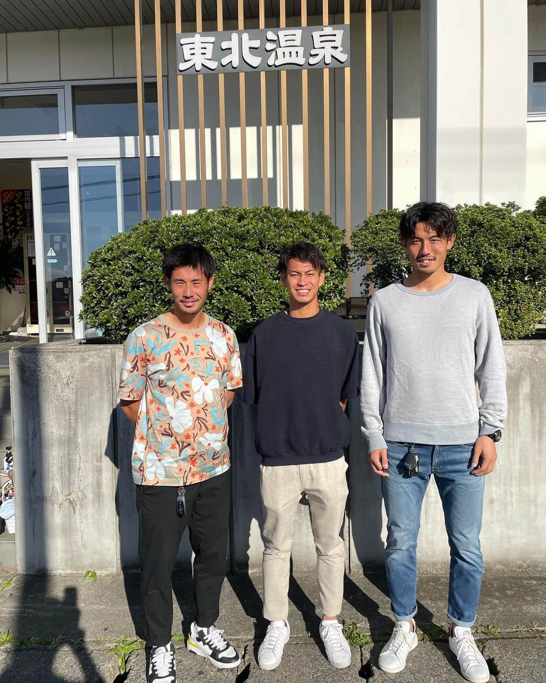 妹尾直哉さんのインスタグラム写真 - (妹尾直哉Instagram)「東北町応援大使として小川原湖、東北温泉、道の駅、OGA-YA、へ行ってきました！  どこも素敵なところで東北町の魅力がいっぱいでした！ ヅミ付き添いありがとう😊  10月15日、対鹿児島ユナイテッドFC戦は東北町サンクスデーです！ ぜひ、たくさんの方にスタジアムへ足を運んで頂き盛り上げてもらえたら嬉しいです！ スタジアムでお待ちしてます！」10月3日 18時11分 - senoo.n