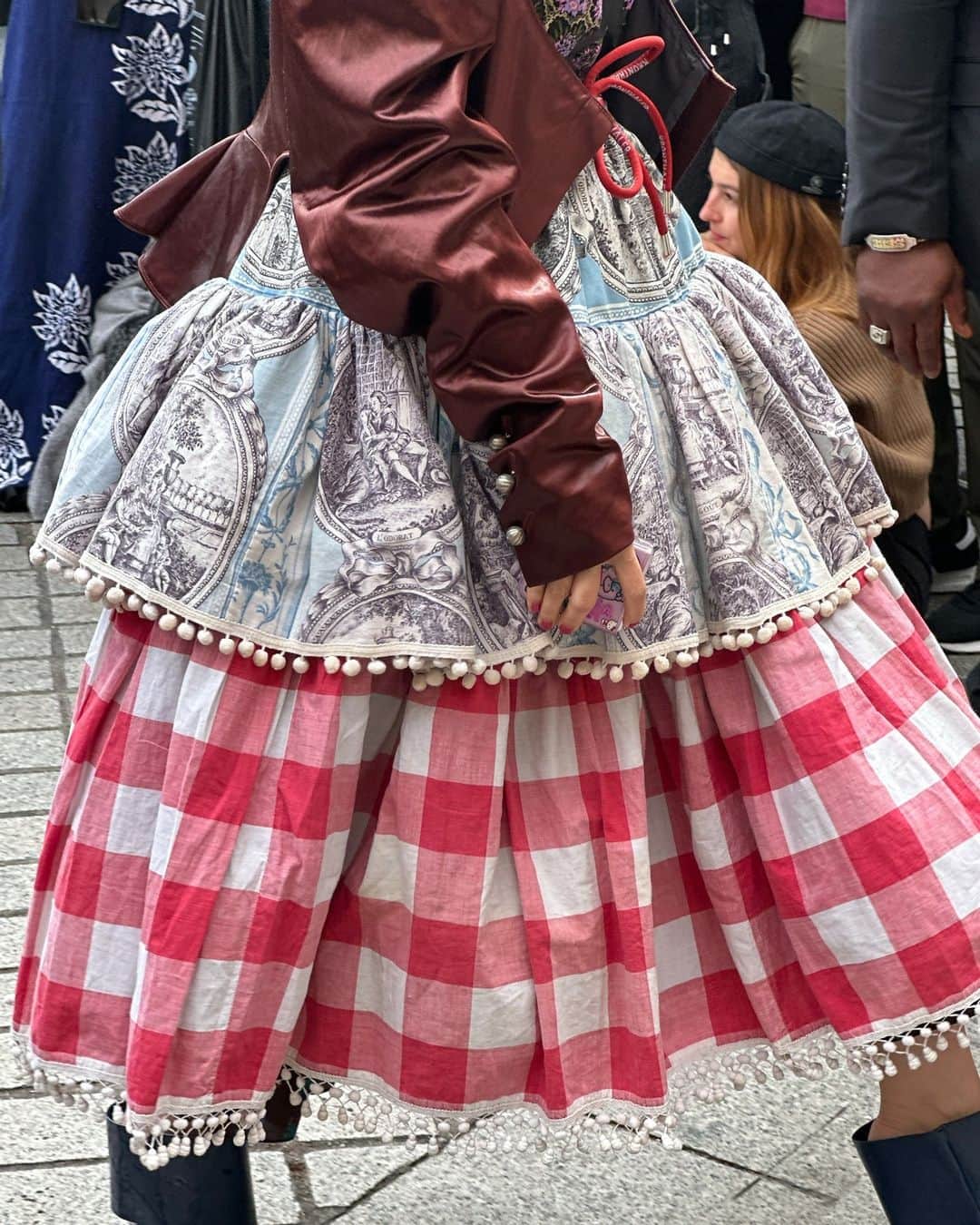 エルエヌシーシーのインスタグラム：「Paris closes the shows」