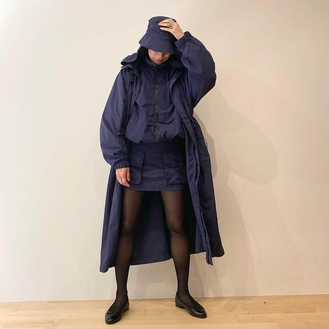 のインスタグラム：「2024 SPRING COLLECTION  今シーズンはSUPPLEX NYLONシリーズが豊富です。アイテムを変えて色んなパターンの全身ワントーンスタイルを楽しんでみて下さい☺︎  Height: 162cm Hat: ONE Coat: ONE Jacket: ONE Bottoms: ONE @norikokikuchi   #HOLIDAY_PR #HOLIDAY2024spring #HOLIDAY2024springstyle」