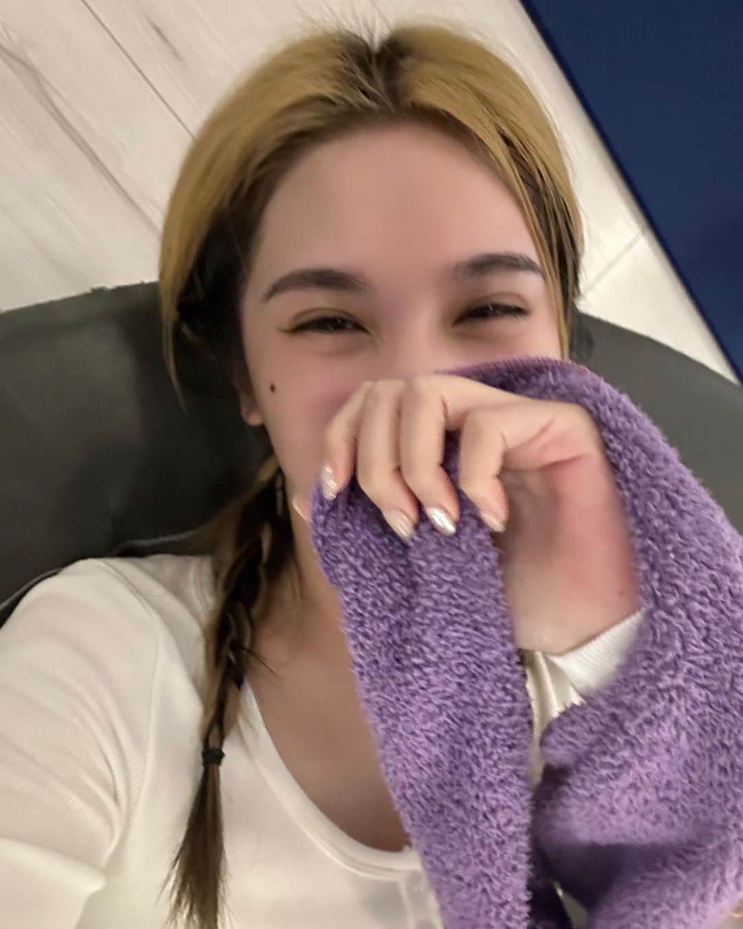 レイニー・ヤンのインスタグラム：「妳淺淺的微笑💜  #運動後 #afterworkout」