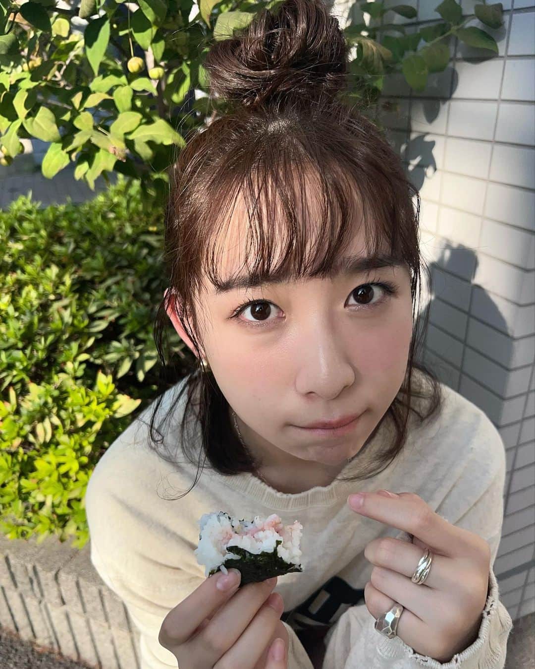 のインスタグラム：「1枚目は撮られるモードです。2枚目はふざけちゃいました🕺」