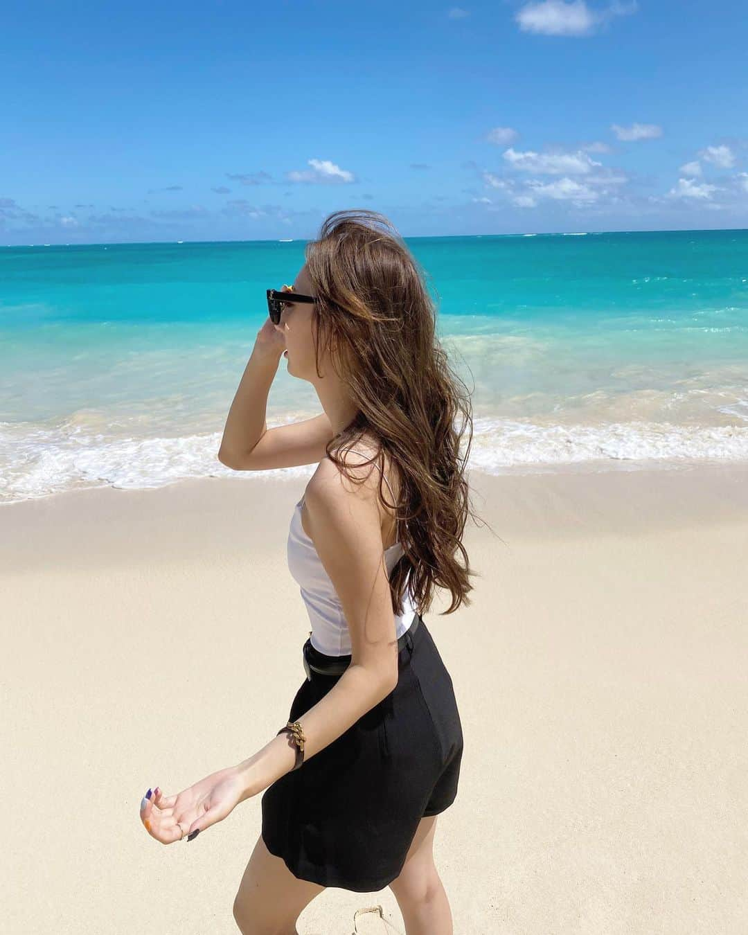 田代ひかりさんのインスタグラム写真 - (田代ひかりInstagram)「このビーチ今まで見た中で1番キレイだった🏝️🩵🌺🤙🏽」10月3日 18時37分 - tashiro_hikari