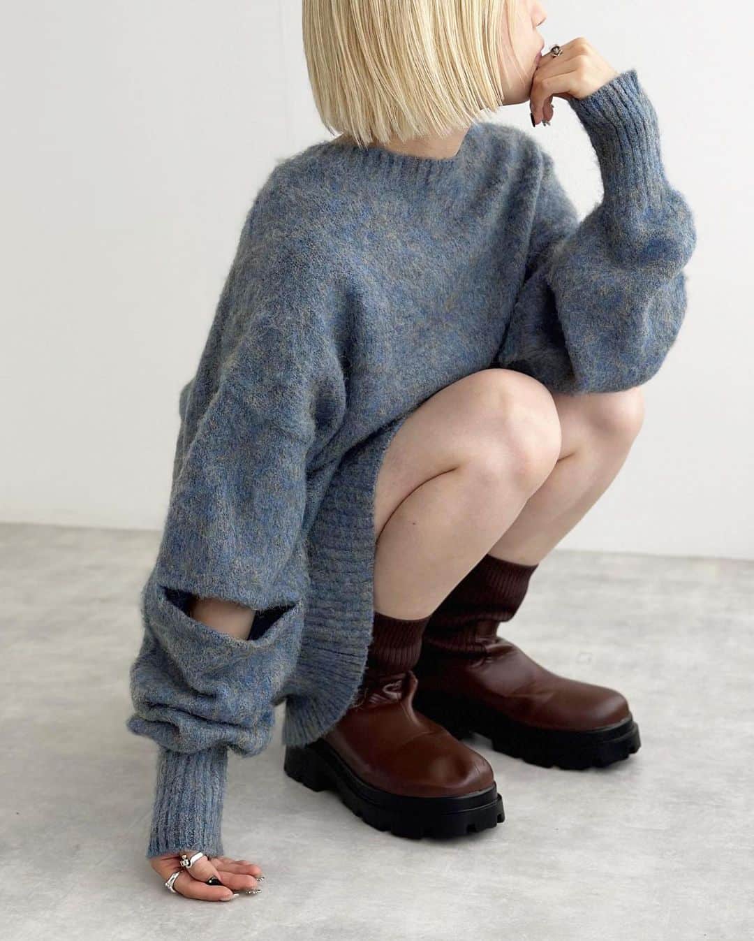w closetさんのインスタグラム写真 - (w closetInstagram)「【coming soon item】  "フォロワー様限定、先見せアイテム♪" _______________  起毛スリットスリーブプルオーバー ¥5,490 color : グレー　ブルー　ピンク　ブラウン  お袖にカットが入っているのでさりげなく肌見せができ、抜け感がでます♪  ゆるっとしたシルエットが可愛いく、 チクチクしないニット感で着心地も◎ _______________  #wcloset#ダブルクローゼット#wclo_snap#トレンドアイテム#カラーコーディネート#秋ファッション#秋コーディネート#コーディネート#差し色コーデ#秋コーデ#カジュアルコーデ#カラーコーデ#トレンドコーデ#大人カジュアルコーデ#ニット#20代コーデ#ボリューム袖#ニットコーデ#ビックシルエット#ニットコーディネート#ブルーコーデ#ブルーニット#ソックスブーツ#秋靴#ニットワンピース#ニットワンピ#ニットワンピースコーデ#ブラウンコーデ#お揃いコーデ#肌見せコーデ」10月3日 21時00分 - wclosetwearsinc