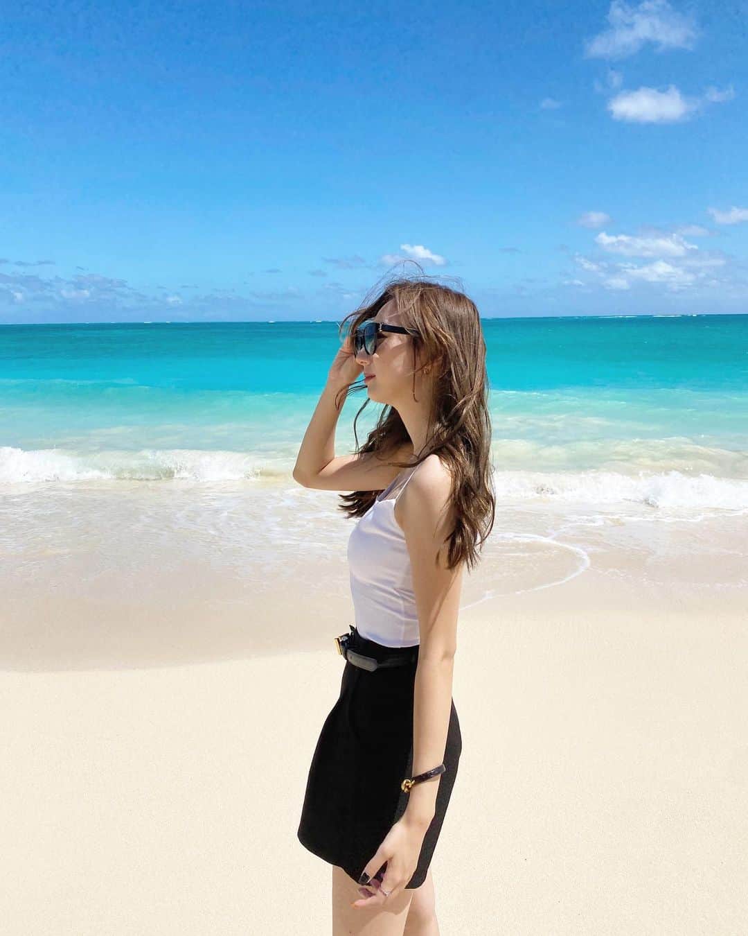 田代ひかりのインスタグラム：「このビーチ今まで見た中で1番キレイだった🏝️🩵🌺🤙🏽」