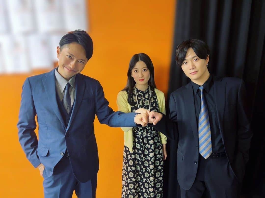 和田泰右さんのインスタグラム写真 - (和田泰右Instagram)「劇団TEAM-ODAC第38回本公演 『続・猫と犬と約束の燈〜宝物の手〜』 舞台というのは終わってしまうとやっぱり寂しいね🥲 ⁡ 一度中止を経て、改めてこのステージに立てたことに感謝です☆ ⁡ キャストのみんな スタッフさん 関係者のみなさま そして応援してくれてるみんな☀️本当にありがとう😊  1枚目・新国立劇場 2枚目・自動の襖開け隊 3枚目・大入ありがとう☆ 4枚目・軍司さん✖︎四方田 5枚目・田村さんネズオ 6枚目・やたびーネズオ 7枚目・ブラザー達 8枚目・素敵なセット📮💡  #続猫犬2023  #新国立劇場」10月3日 18時46分 - taimigi