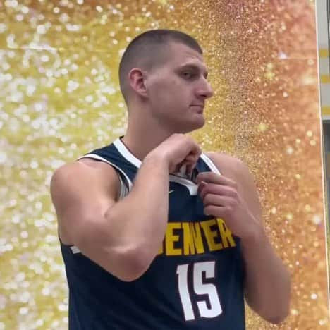 ニコラ・ヨキッチのインスタグラム：「Just Joker things🃏😂 . . . #jokic #jokicnikola #joker #nikola #nikolajokic #denver #nuggets #denvernuggets #colorado #nba #basketball #serbia #usa #srbija #sombor #belgrade #beograd #mvp」