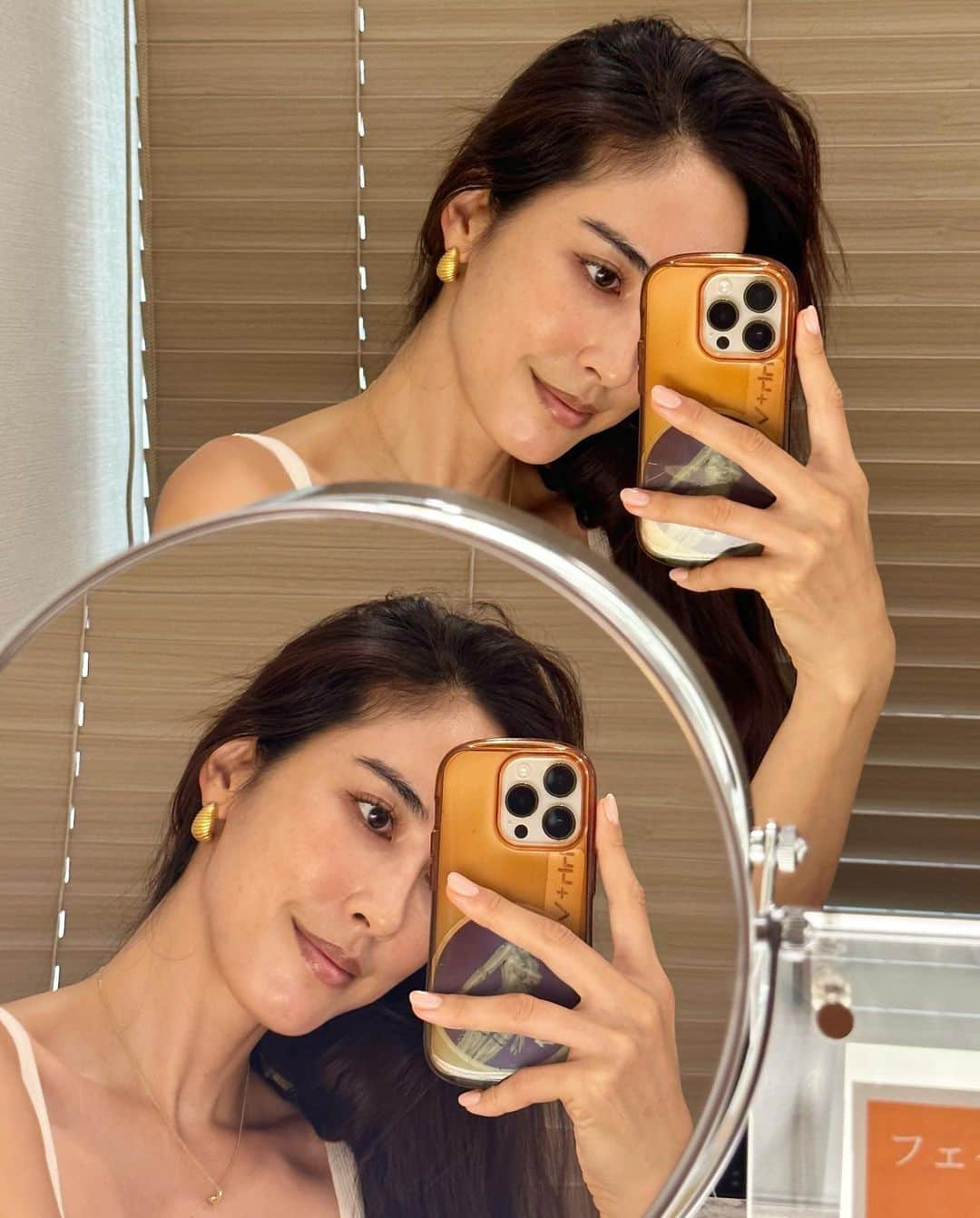 立野リカさんのインスタグラム写真 - (立野リカInstagram)「Environ 銀座✨  今回はエッセンシャルエイジングケアコースのメニューを選びました✨　 クレンジング後、ソノイオントリートメント（超音波＆イオン)で導入してから、ビタミンA+Cのトリートメントセラムを塗布してクールビタミントリートメントで仕上げました！ 肌ピカピカ✨今週の撮影も頑張れる💪🏻 thank you @environsginza」10月3日 18時56分 - rikatatsuno