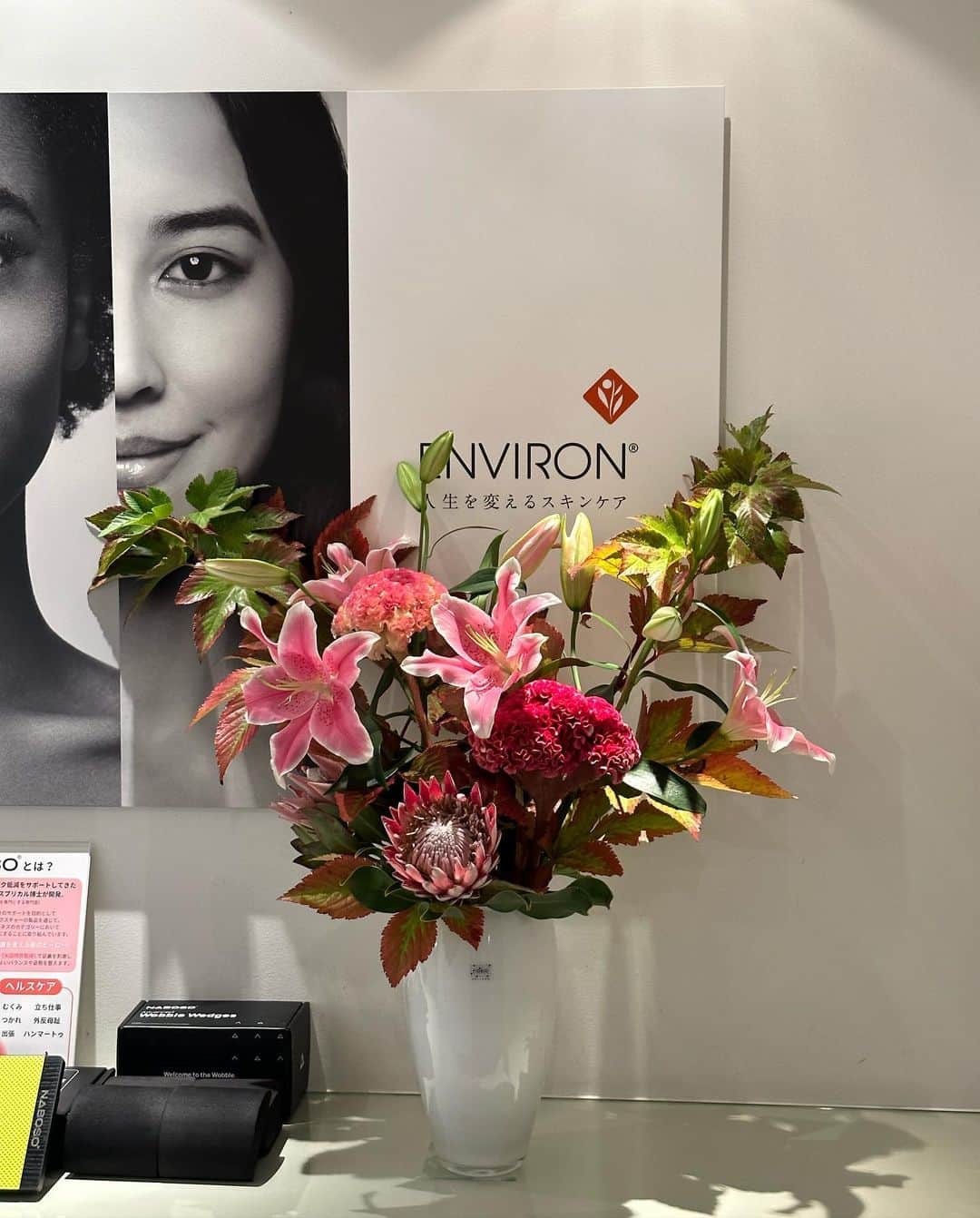 立野リカさんのインスタグラム写真 - (立野リカInstagram)「Environ 銀座✨  今回はエッセンシャルエイジングケアコースのメニューを選びました✨　 クレンジング後、ソノイオントリートメント（超音波＆イオン)で導入してから、ビタミンA+Cのトリートメントセラムを塗布してクールビタミントリートメントで仕上げました！ 肌ピカピカ✨今週の撮影も頑張れる💪🏻 thank you @environsginza」10月3日 18時56分 - rikatatsuno