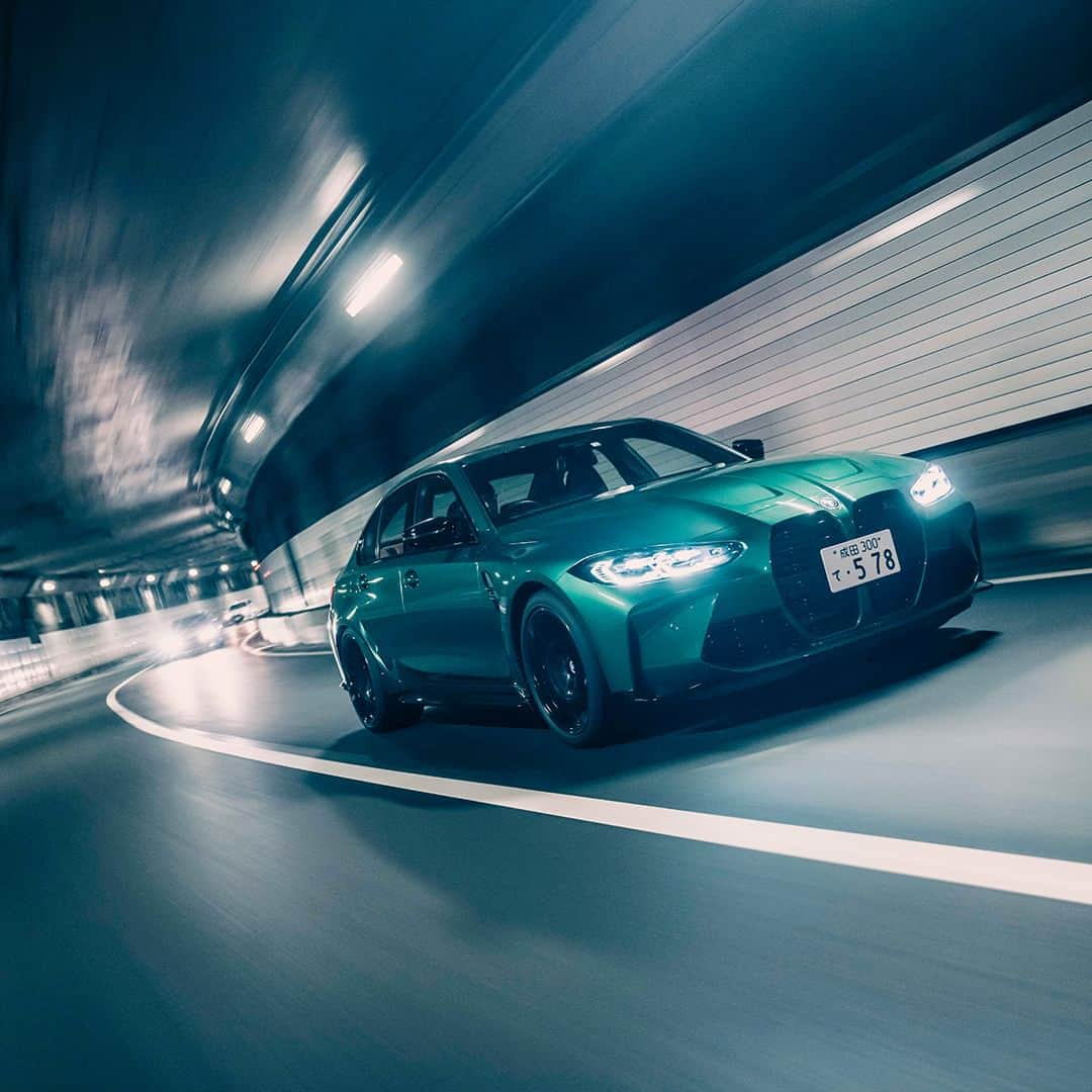 BMW Japanさんのインスタグラム写真 - (BMW JapanInstagram)「THE M3でドライブしたくなったらいいねで教えてください。  Mを駆る者の渇望を満たす、夜のハイウェイ。  BMW M3 セダン アイル・オブ・マン・グリーン 最高出力：510 馬力〔375 kW〕*ヨーロッパ仕様車値  ※特別な許可を得て撮影しています  #BMW #駆けぬける歓び #BMWJapan #THEM3 #BMWM #BMWgram #bimmer #BMWlove #BMWlife #首都高」10月3日 19時00分 - bmwjapan