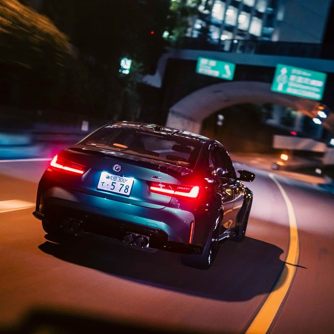 BMW Japanさんのインスタグラム写真 - (BMW JapanInstagram)「THE M3でドライブしたくなったらいいねで教えてください。  Mを駆る者の渇望を満たす、夜のハイウェイ。  BMW M3 セダン アイル・オブ・マン・グリーン 最高出力：510 馬力〔375 kW〕*ヨーロッパ仕様車値  ※特別な許可を得て撮影しています  #BMW #駆けぬける歓び #BMWJapan #THEM3 #BMWM #BMWgram #bimmer #BMWlove #BMWlife #首都高」10月3日 19時00分 - bmwjapan