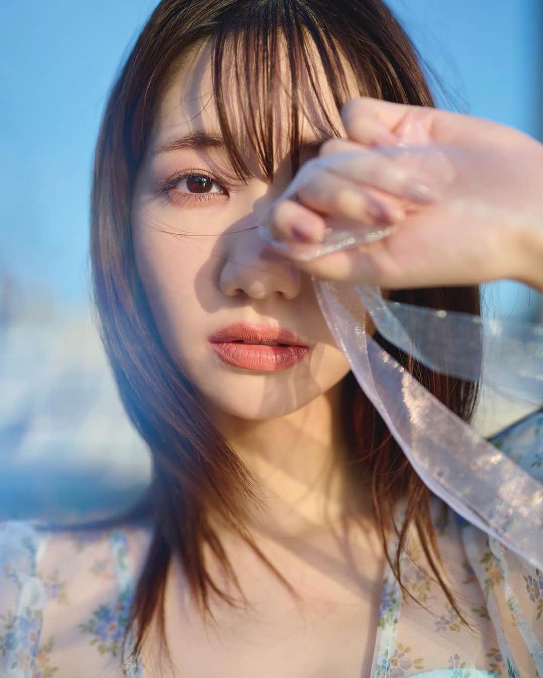のインスタグラム：「𓈒 𓏸 𓐍  𓂃 𓈒𓏸 𓂃◌𓈒𓐍 𓈒  スタイルブック📖 【いくつになったって、アイドル】  先行カット🐬💎  10/10発売です✨ よろしくお願いします🛼🍭」