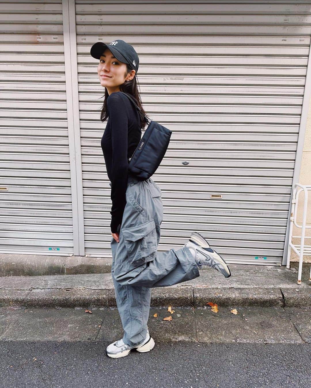 吉田沙世のインスタグラム：「下ろしたてのスニーカー(@nike)と @ganni のバッグ🫰🤍  今日長袖なのに気づいたら蚊に５箇所も刺されてめっちゃ痒い😂  あと最近CM見たよ！って 言ってもらえて嬉しいです☺️🫶 今回は初のナレーションにも挑戦したので是非 チェックしてみて下さい✨」