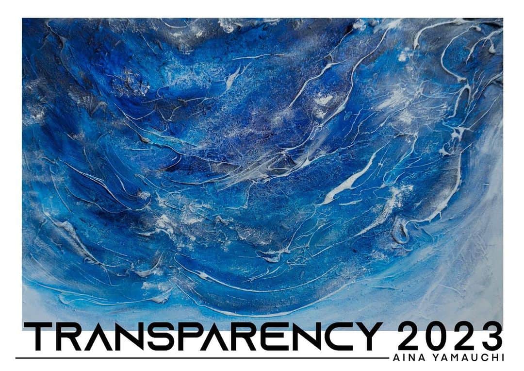 のインスタグラム：「0|0 LAYERED 3rd Exhibition-Transparency  作品のオンライン受注販売が本日23:59までとなりました✨  私の描いた作品はありがたいことに2点共に完売してしまいましたが、複製品を限定販売しております🖼️  ご購入頂いた方にはポートフォリオもお送りさせて頂きます📖✨ 他にも素敵な作品がたくさんありますのでこの機会に是非ご覧ください☺️ サイトのリンクはストーリーズに載せます🙆‍♀️ ※お届けは10月中旬～下旬頃を予定しております。  【作品紹介】 「wing」(右) sold out 0|0 LAYERED 3rd Exhibition(2023) canvas(F20),acylic paint,modeling paste ⁡ 被写体の「FRUIT ZIPPER」の櫻井優衣さんやグループで活躍している方たちが、グループとしてだけでなく個人としても羽ばたいていく「羽」をイメージして描きました。 ⁡ 「colorless blue」(左) sold out 0|0 LAYERED 3rd Exhibition(2023) canvas (F20),acylic paint,modeling paste ⁡ 今回のテーマ「Transparency」(透明性)をコンセプトに、海の色は無色だけど太陽によって青く輝いているイメージが、演者や応援してくださるファンの方との関係性に思えてこのタイトルにしました。  #art #抽象画」