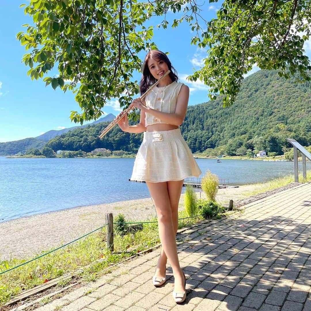 高橋紫微のインスタグラム：「リハ休憩中に会場の周りを散策✨ 富士山くっきり見えて空気も美味しくて気持ちよかった〜😌🌱  そしてこのセットアップが可愛すぎてお気に入り🥺♡♡ この秋沢山着たいなあ〜！」