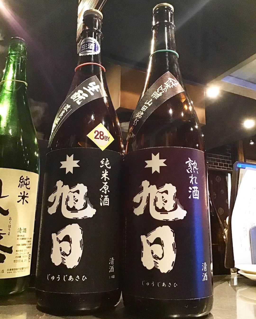 池袋寅箱のインスタグラム：「先日は、池袋寅箱の女将京香に会いに来てくださった皆々様、ありがとうございました。  本人は大変楽しんでいたみたいです笑  十字旭日です。  普段日本酒を飲まない私も島根でハマりました。  しかも生酒は貴重です。  ご賞味くださいませ〜  #池袋寅箱#池袋トラバコ#新宿寅箱#新宿トラバコ#池袋ジビエ#池袋鰻#池袋ウナギ#池袋日本酒#池袋ワイン#池袋クラフトビール#池袋居酒屋#東京ジビエ#東京鰻#東京ウナギ#東京うなぎ#都内ウナギ#都内居酒屋#都内ジビエ#都内日本酒#都内ワイン#都内クラフトビール#ジビエ#ウナギ#クラフトビール#日本酒#居酒屋」