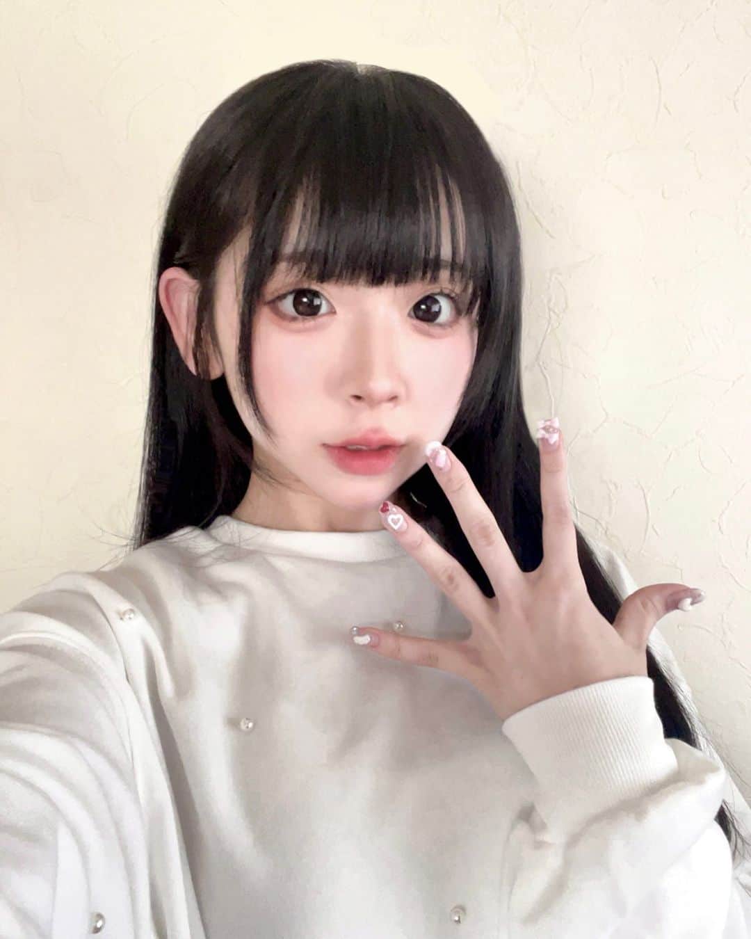 のインスタグラム：「アップルパイまたつくりたくなってきた . . . . . ♡ ••┈┈┈┈┈┈┈┈•• ♡ . . 曲つけれるのはじめてしった、、！ そしてかわいい曲を見つけたのであった… . . ♡ ••┈┈┈┈┈┈┈┈•• ♡  #japanesegirl #girl #japaneseidol #idol #instagood #instalike #kawaii #cute #雰囲気好きな人いいね #黒髪#黒髪女子 #ヘアアレンジ #偶像 #アイドルヘアアレンジ #でんぱ組 #dempagumi」