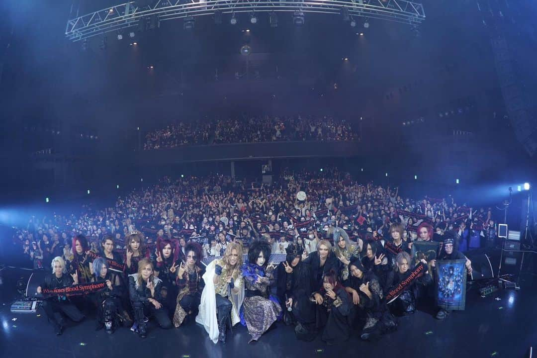 HIZAKIのインスタグラム：「Japanese Visual Metal Tour Final 2023.10.2 Zepp Haneda  #JVM_ZeppTour #MoidixMois #Versailles #D #摩天楼オペラ  #JVMRosesBloodSymphony」