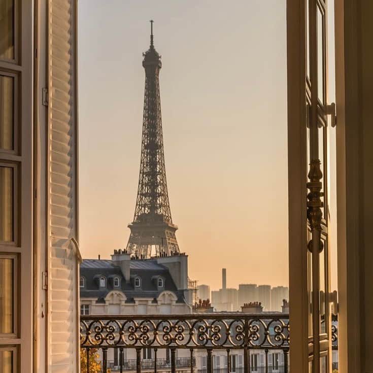 のインスタグラム：「who’s in Paris? 🙋🏻‍♀️ comment your recommendation on any places to visit, fashion, hotel, restaurant, nightlife in Paris and Monaco 🚢  しばらくヨーロッパに行ってきます💭 みんなが思う、私が好きそうなパリとモナコのおすすめ教えて✨」