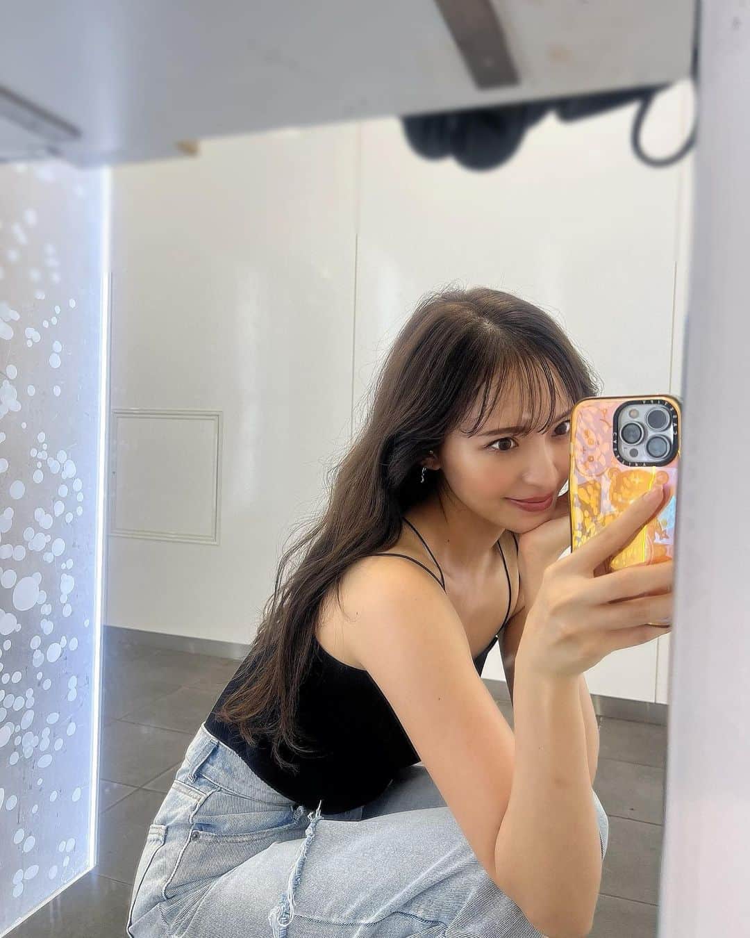 中北成美のインスタグラム：「.  一気に気温もグーンと下がって 秋のカラー、秋の味覚が 街に溢れてきた～🍁🍂  今夜は秋刀魚やな🐟.」