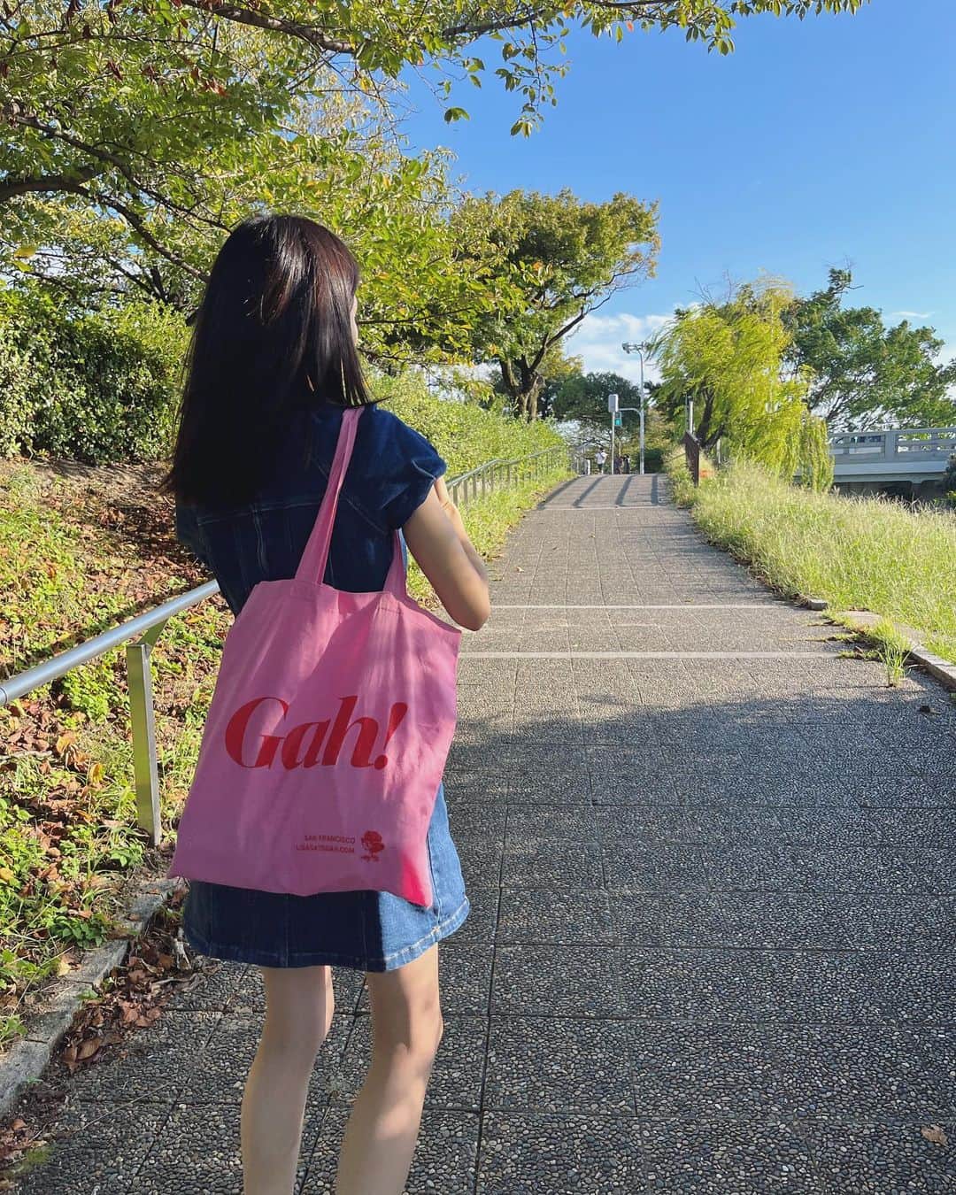 林萌々香のインスタグラム：「10月になって秋感がぐっと増した気がする🍁🐿️ 夏よまた来年〜😭👋🏻」