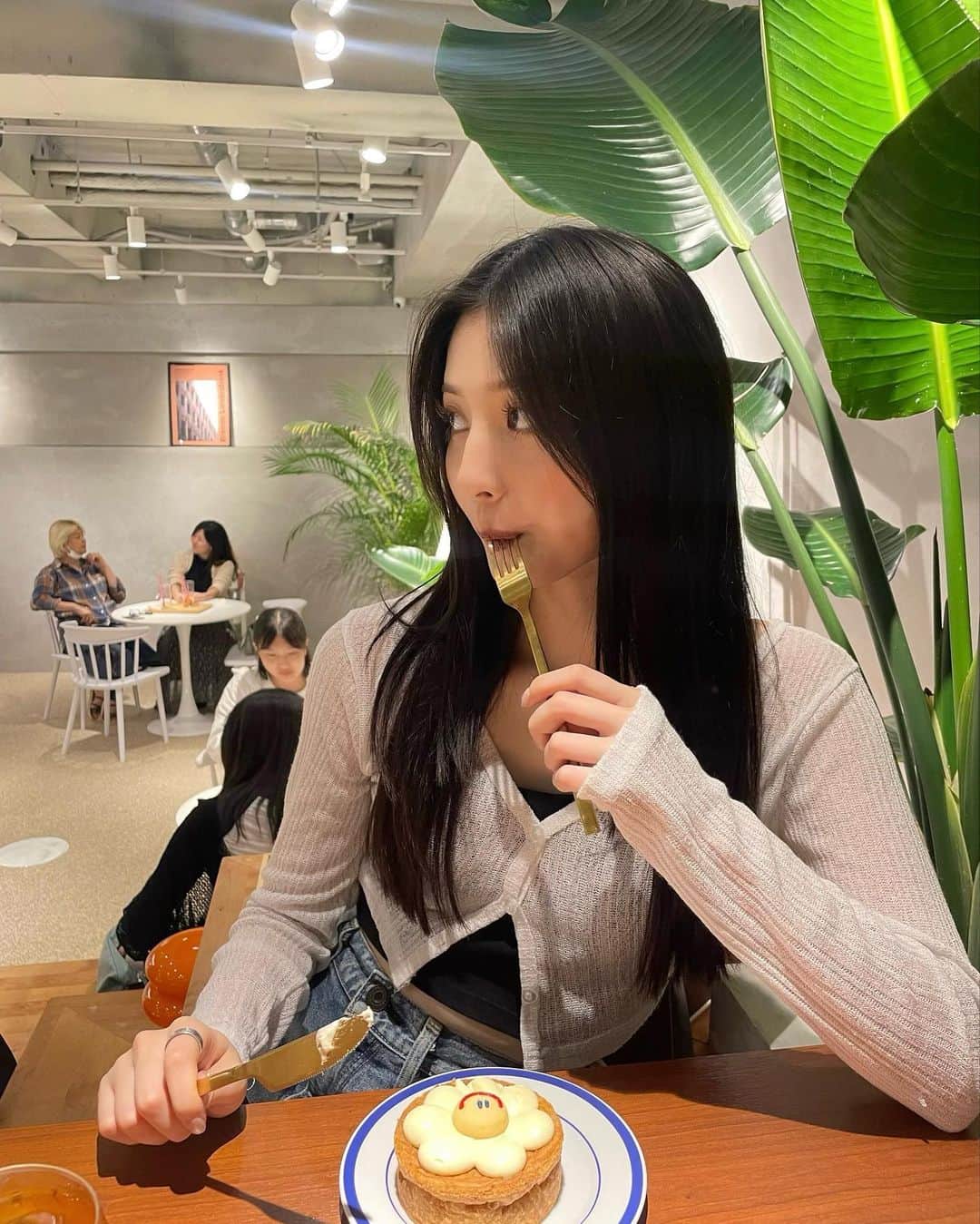 吉井美優さんのインスタグラム写真 - (吉井美優Instagram)「🙂🌼  #新大久保カフェ」10月3日 19時23分 - miyu_yoshii32