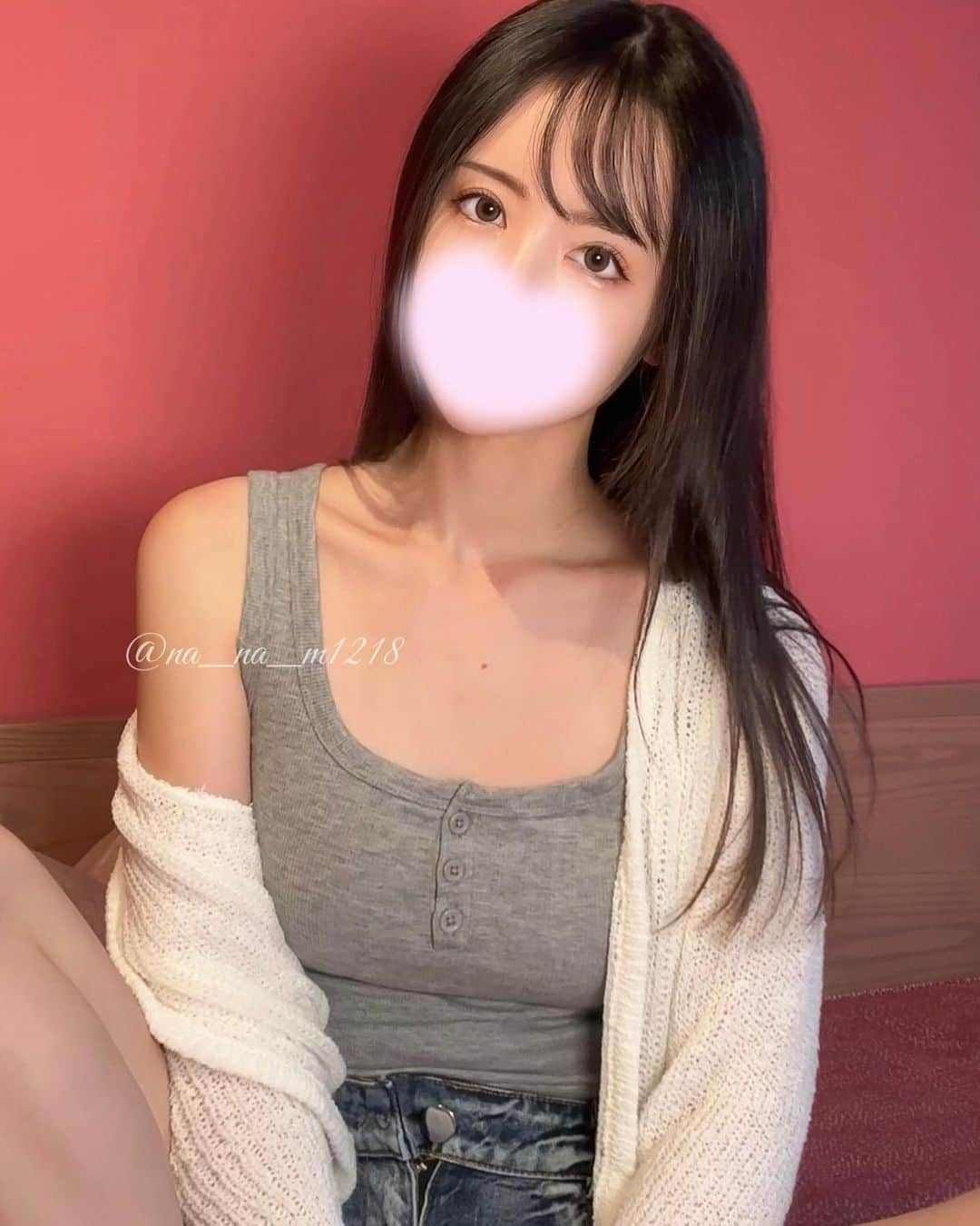 奔放なナナのインスタグラム：「. ボタンが開いてるのは内緒ね🫢🤍 . . #selfie #japanesegirl」