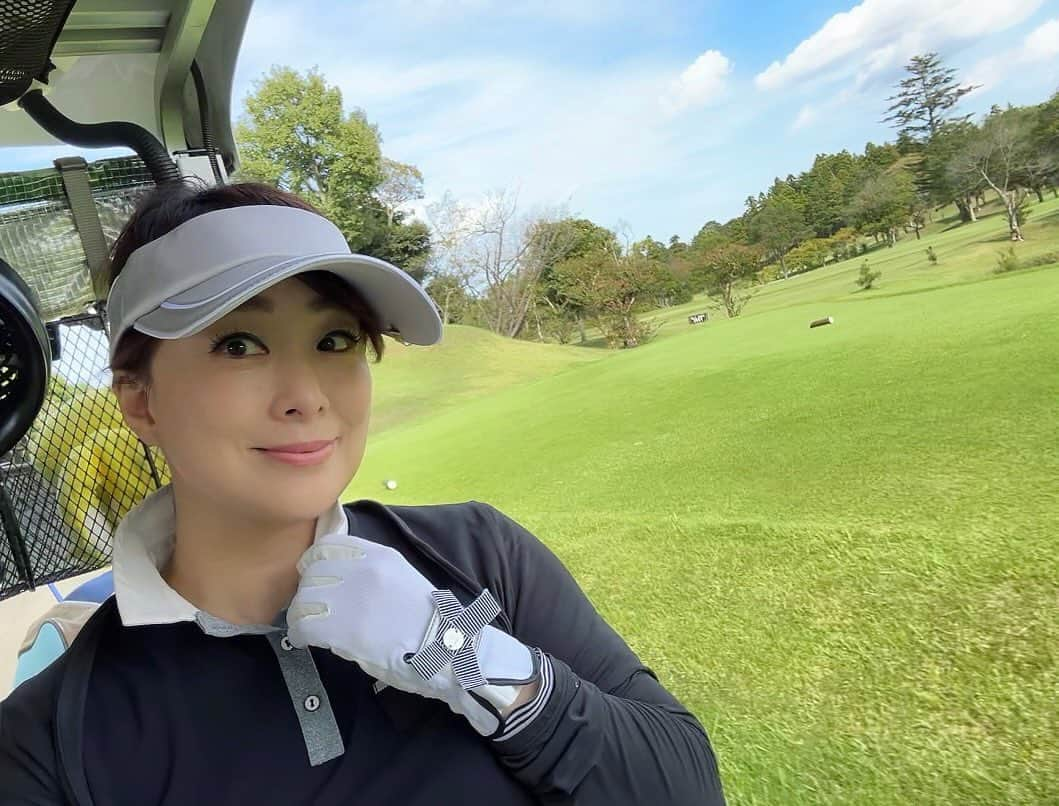 やすみりえさんのインスタグラム写真 - (やすみりえInstagram)「#ゴルフ日和 でした⛳️✨  #川柳#ことばの力#ことのは#575 #ゴルフ#golf #ゴルフウェア #lanvinsport  #ゴルフ大好き#ゴルフ上手くなりたい #ゴルフ場#ゴルフ場の景色  #グリッサンドゴルフクラブ #glissandogolfclub  #素敵なゴルフ場」10月3日 19時26分 - rie575kotonoha