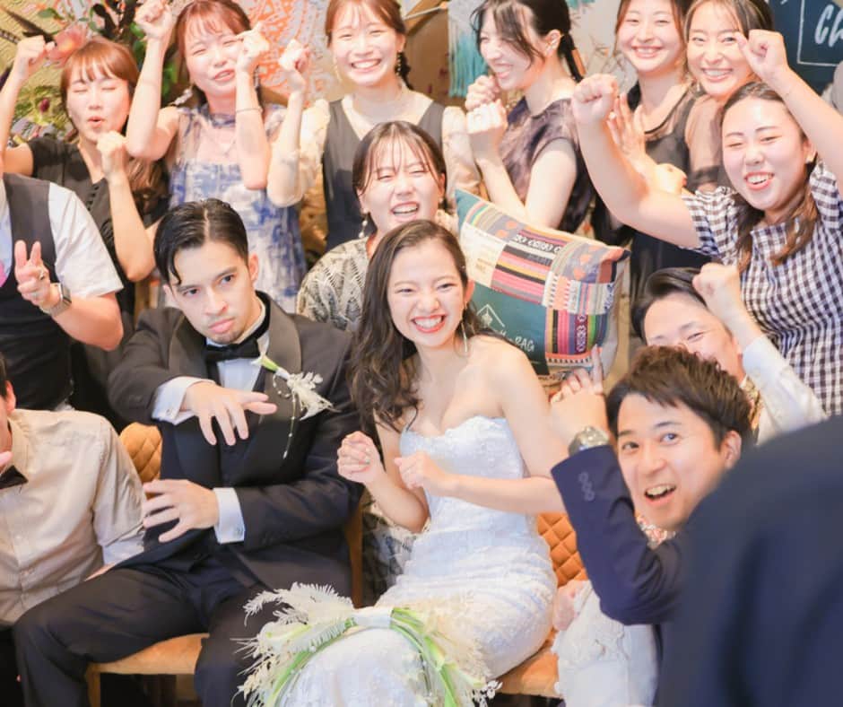 TAKE and GIVE NEEDS(T&G公式) のインスタグラム：「特別な日だからこそ、いつものみんなと思いっきり楽しむウェディングパーティーに。  #tg花嫁 #wedding #ウェディング #結婚式 #結婚式場 #ウェディングフォト #housewedding #ハウスウェディング #weddingdress #ウェディングドレス #プレ花嫁 #卒花 #アーヴェリール迎賓館名古屋」
