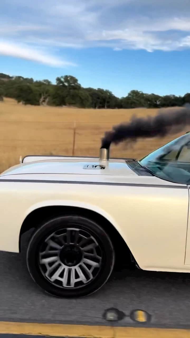 Truck Hubのインスタグラム：「Too dope… 👀👀 @wilsonz_kustomz  -  #truck #duramax #diesel #powerstroke #redneck #trucking #cummins #dodge #ram #ford #car」