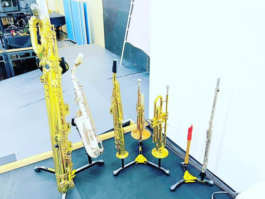 YOKANさんのインスタグラム写真 - (YOKANInstagram)「《ピーチ》  お稽古① （初日）楽しく終了♪  今回も 吹きものの他にも  効果音等も 小物楽器で対応☆  みんなで アイデアを出し合って 作り上げていく工程が面白いです…🙋‍♀️  台本…面白過ぎた❣️  #YOKAN  #YOKAN楽器  #Trumpet  #Saxophone  #SopranoSax  #AltoSax  #BaritoneSax  #Flugelhorn  #Recorder  #CalichioTrumpet  #AntiguaSaxophone  #SelmerSaxophone  #CouesnonFlugelhorn  #MollenhauerRecorder  #Peach  #トランペット  #サックス  #ソプラノサックス  #アルトサックス  #バリトンサックス  #フリューゲルホルン  #リコーダー  #カリキオトランペット  #アンティグアサックス  #セルマーサックス  #ケノンフリューゲルホルン  #モーレンハウエルリコーダー  #ピーチ  #楽しいセッション」10月3日 19時43分 - yokanstudio