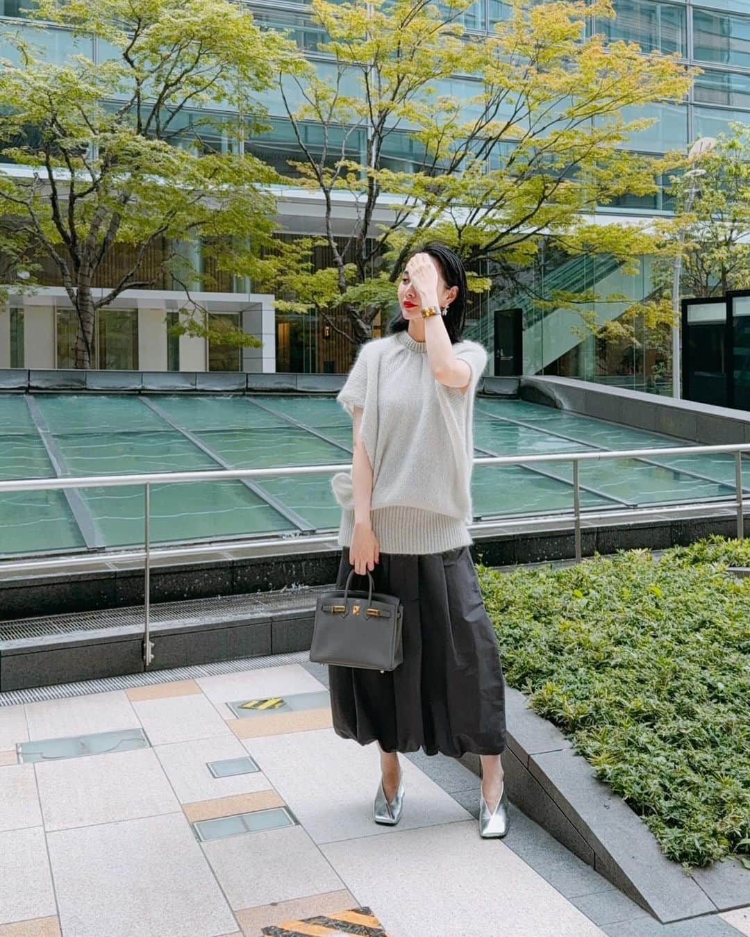 カオルコさんのインスタグラム写真 - (カオルコInstagram)「𓀤𓀤𓀤  爽やかな気持ち良い季節とアレルギーに悩む秋。  #ootd #loewe @loewe  #lohen  @lohen__official  #jilsander @jilsander  #hermes @hermes  #fashion #大人ボブ  #大人女子  #今日のコーデ」10月3日 19時44分 - ka_ruk_