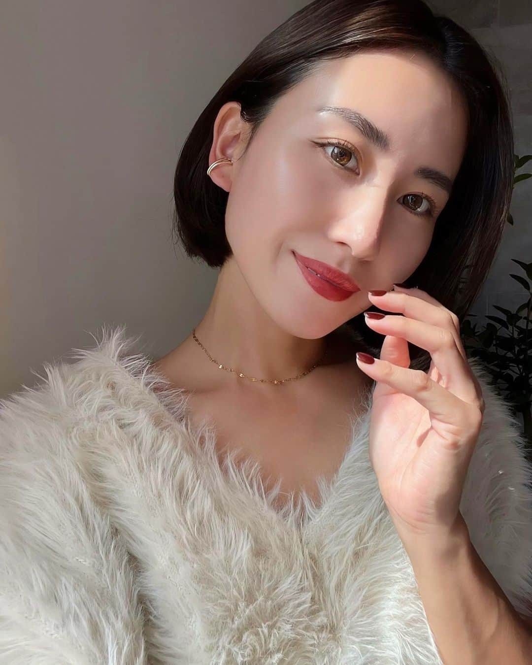 Ayaのインスタグラム：「@h_jewelry_official  イヤーカフとして装着する前後で表情が変わって ピンキーリングとしても使える 万能感たっぷりの３WAYアイテム❤️‍🔥  アクセの一粒パールってかわいいよなぁ🦪✨  #PR#アクセサリー#3way#acsessories #イヤーカフ#ピンキーリング#一粒パール#一粒パールピアス」