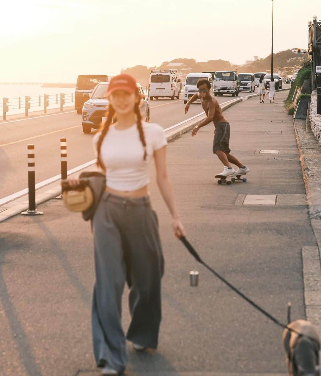 小倉優香さんのインスタグラム写真 - (小倉優香Instagram)「一日旅〜🐕  最後の写真は帰ってから気づいて爆笑 知らない方です🤣 いい写真だったのになぁ〜  #海 #イタグレ #鎌倉 #逗子」10月3日 19時53分 - ogurayuka_official