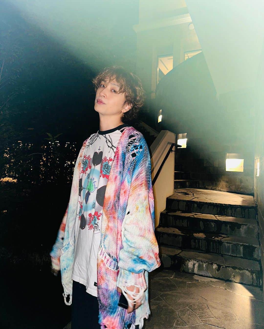 植野堀誠のインスタグラム：「涼しくなってきて久々の夜撮影。 パーマも馴染んできました🧑🏼‍🦱」