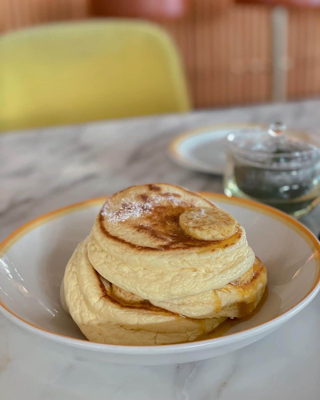 金子実加さんのインスタグラム写真 - (金子実加Instagram)「いったんお茶して甘い美味しいもの食べてリフレッシュした方が良い🥞🍫☕️🫖 チョコレートは外せないです。  #ginza #bills #パンケーキ #pancake #ビルズ #ビルズ銀座 #銀座 #銀座ランチ #銀座カフェ #東京 #東京カフェ #カフェ #カフェランチ #おしゃれカフェ #チョコレートソムリエ」10月3日 19時58分 - kanekomika0127