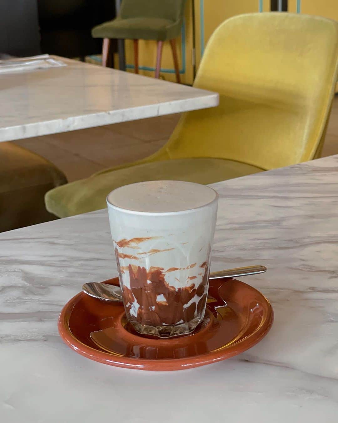 金子実加さんのインスタグラム写真 - (金子実加Instagram)「いったんお茶して甘い美味しいもの食べてリフレッシュした方が良い🥞🍫☕️🫖 チョコレートは外せないです。  #ginza #bills #パンケーキ #pancake #ビルズ #ビルズ銀座 #銀座 #銀座ランチ #銀座カフェ #東京 #東京カフェ #カフェ #カフェランチ #おしゃれカフェ #チョコレートソムリエ」10月3日 19時58分 - kanekomika0127