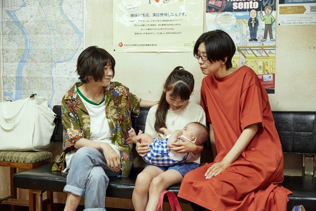 吉祥寺PARCOさんのインスタグラム写真 - (吉祥寺PARCOInstagram)「2F 特設会場にて10月6日(金)公開の映画『#アンダーカレント』の公開を記念したパネル展を開催中。 映画の世界をそのままに切り取った写真や、作品の紹介がずらりと並びます。  吉祥寺PARCOでもB2F #アップリンク吉祥寺（@uplink_kichijoji）にて10月6日(金)より公開決定🎬 映画鑑賞とセットで作品の世界感をじっくりとお楽しみください。  @undercurrent_m 📅9/29(金)～10/18(水)　 📍2F エスカレーター横　特設会場  #真木よう子 #井浦新 #リリーフランキー #永山瑛太 #江口のりこ 監督 #今泉力哉 音楽 #細野晴臣 原作 #豊田徹也」10月3日 20時00分 - parco_kichijoji_official