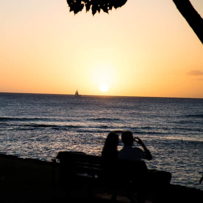 Lilly and Emmaさんのインスタグラム写真 - (Lilly and EmmaInstagram)「🌆ALOHA🌆  #lillyandemma #hawaii #feelaloha #aloha #tshirts #hawaiitrip #beach #hawaiistagram #sunsetbeach #sunsetview #sunset  #リリエマ #ハワイ #ハワイに行きたい #ハワイ気分 #ハワイ旅行 #ハワイ女子旅 #ハワイ好き #ハワイ好きな人と繋がりたい #かわいい」10月3日 20時00分 - lilly_emma_hawaii