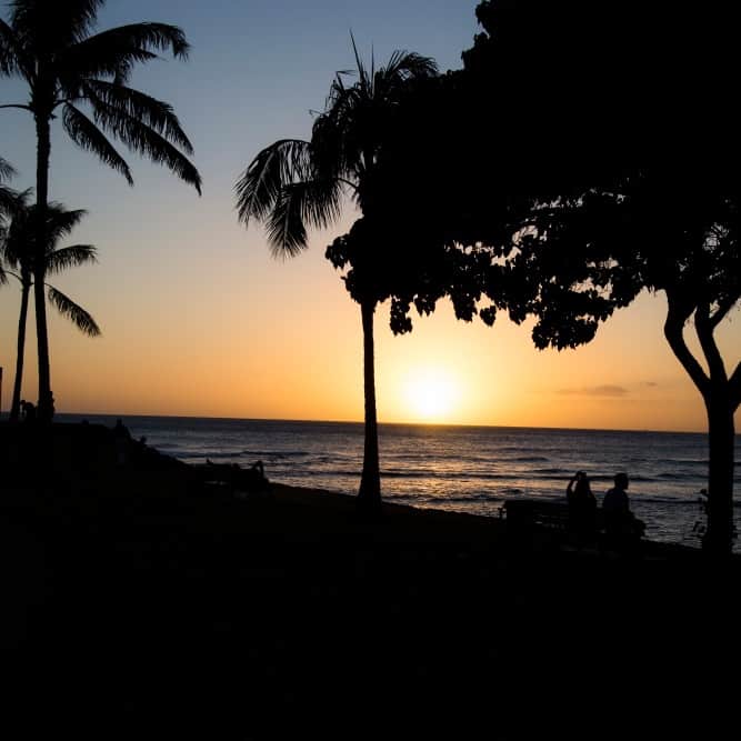 Lilly and Emmaのインスタグラム：「🌆ALOHA🌆  #lillyandemma #hawaii #feelaloha #aloha #tshirts #hawaiitrip #beach #hawaiistagram #sunsetbeach #sunsetview #sunset  #リリエマ #ハワイ #ハワイに行きたい #ハワイ気分 #ハワイ旅行 #ハワイ女子旅 #ハワイ好き #ハワイ好きな人と繋がりたい #かわいい」