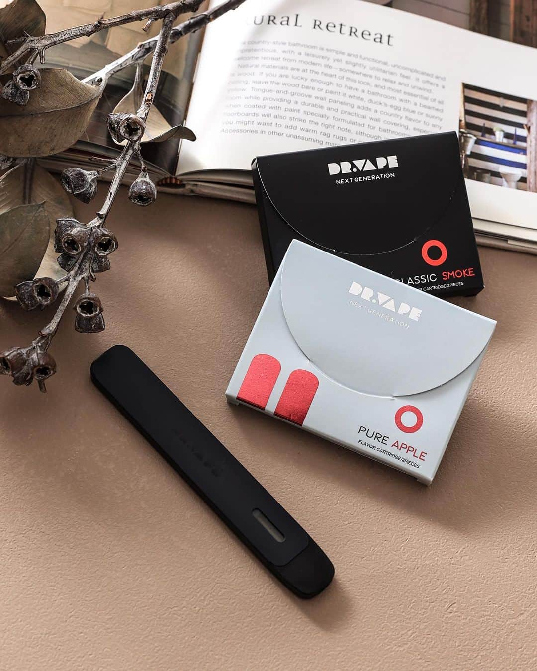 DR.VAPEのインスタグラム：「読書が好きな方は、コメント欄に「🙌」！  ストレスが溜まっている方におすすめなのが、読書をすること✨  読書に没頭することで、日々の悩みや不安を忘れることができると言われています。 適切な方法で読書をすることで、ストレスを68％も下げる効果があるとの研究論文も発表されているそうです✨  寝る前の数分間、DR.VAPEを吸いながら読書をして夜のうちにその日のストレスを発散させましょう✨  Twitterも配信中。 詳しくはプロフィール欄のURLをご覧ください。 @dr.vape_official . .  #電子タバコ #電子たばこ #ストレス #ストレス発散 #リフレッシュ #働き女子 #ソロ活 #お仕事女子 #ひとり時間 #好きな時間 #休日の過ごし方 #おひとりさま #リラックスタイム #休憩中 #読書 #読書記録 #読書好きな人と繋がりたい」