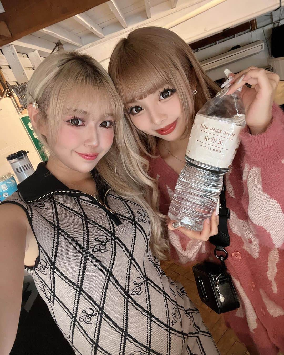 egg公式のインスタグラム：「🌈today's egg snap💖  ゆずは×あいさ🫶🏽 白ギャルの2人っ！！  🩷🩵  egg秋号！！ 10/31発売です♡♡  #egg #ギャル #ギャルしか勝たん #ギャルが1番可愛い #GAL #gyaru #swimwear #白ギャル #黒ギャル #ギャルママ #うさギャル #ぎゃう活」