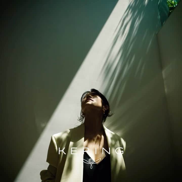 のインスタグラム：「🖤🩶🖤🩶🖤🩶  styling @yoppy0105  hair @tetsuyayamakata  Make-up by me  @crossover.tokyo  #森星 #hikari  #marieclairedaveu   #makeup #mifunemake」
