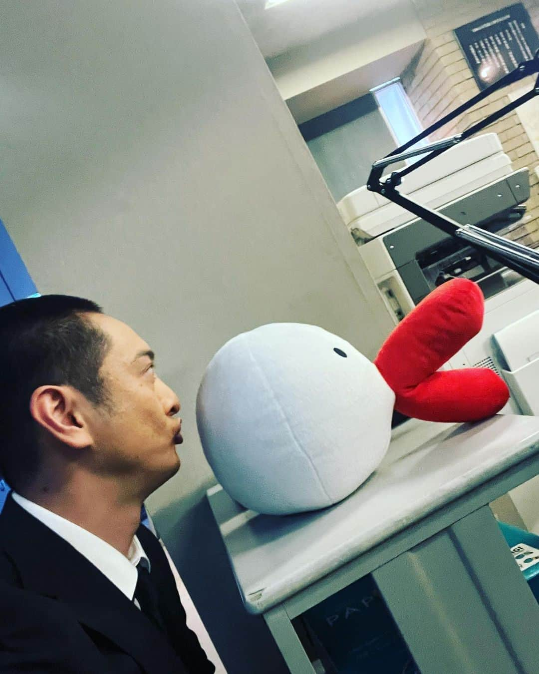 JP（ものまねタレント）さんのインスタグラム写真 - (JP（ものまねタレント）Instagram)「ハチエモンとオジサン  仕事のご依頼はインスタのDMでお問合せください。  Twitterアカウント→　#jpmaesaka Twitterアカウントポケモン→#jp_pkmn YouTubeチャンネル→#モノマネモンスターJP TikTok→#monomamejp #橋本環奈 #沢村一樹 #松本まりか #徳重聡  #前田拳太郎  #佐藤二朗 #関テレ #ハチエモン #トクメイ  #ものまね代行世代 #ワイドナショー #JPさん #松本人志 #浜田雅功 #ダウンタウン #ものまね芸人 #松本人志ものまね #研音 #川島明ものまね #ラヴィット #滋賀芸人 #どどどどっとJP」10月3日 20時05分 - metamonjp