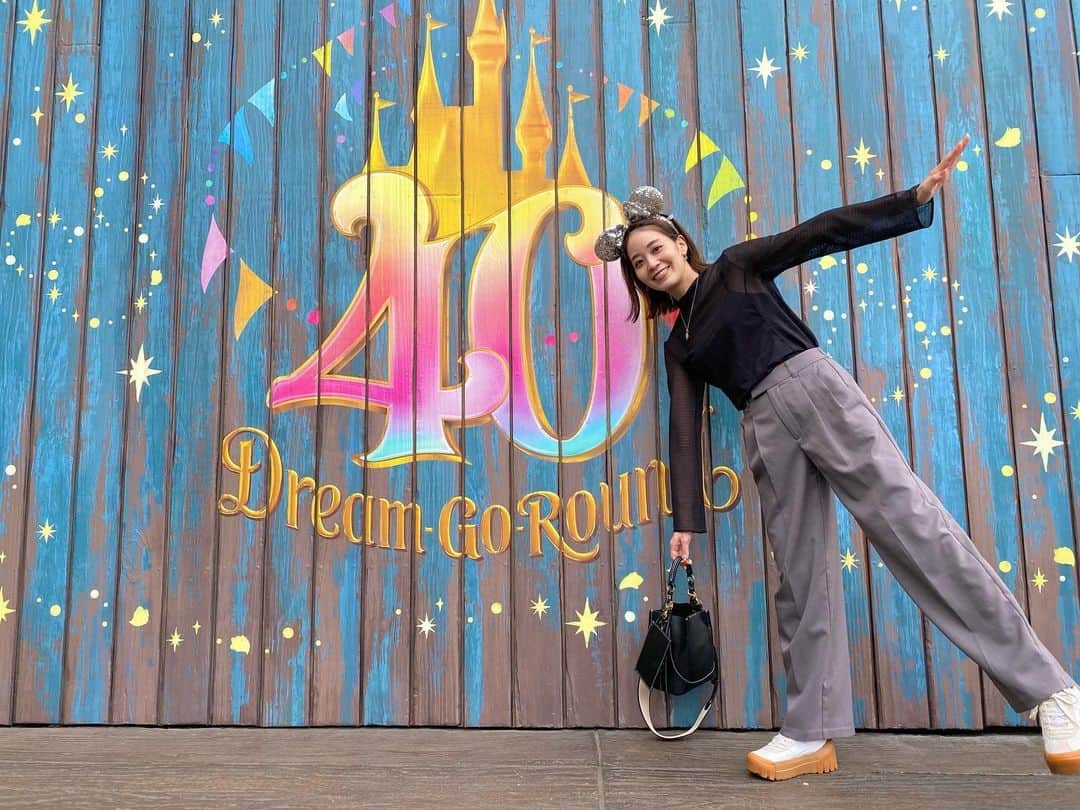 高里絵理奈のインスタグラム：「🫰 #ディズニー#東京ディズニーシー #ディズニー40周年#disney#disneysea #ディズニーコーデ」