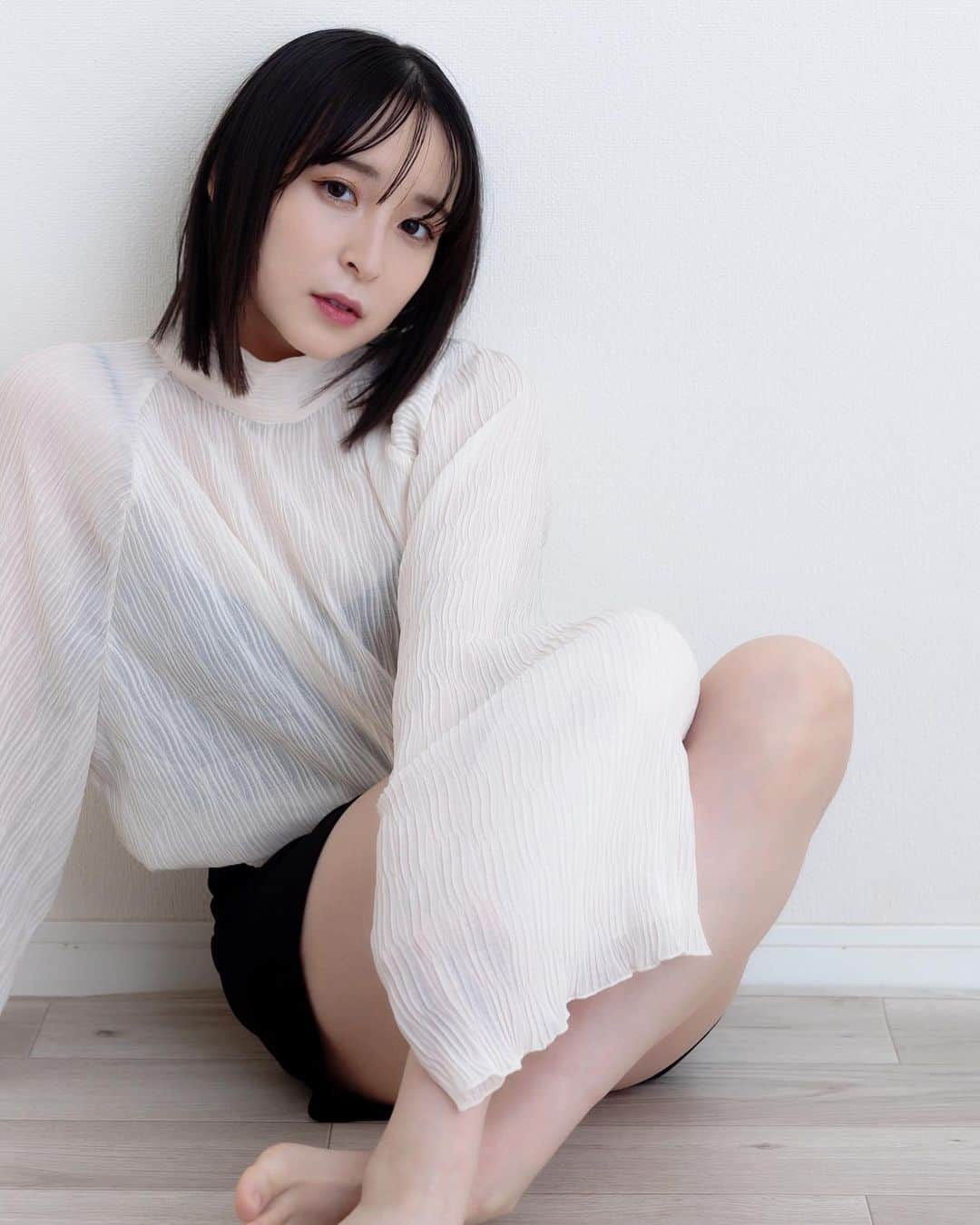 のインスタグラム：「どどどどっ、と載せてみる  #何枚目が好きですか  📷　@muse_ism  💄　@nnk._.98   #作品撮り　#スタジオ　#ヘアメイク #モデル　#女優　#act #actress  #大人きれい #大人メイク #きれいめコーデ #jp #jp_gallery #japanesegirl」